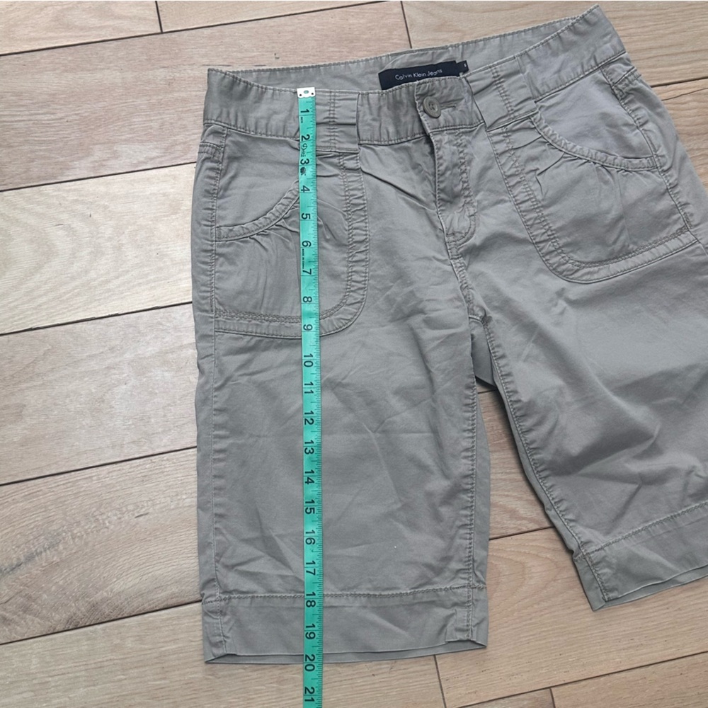 Calvin Klein Women's Cargo Shorts - Picture 5 of 7
